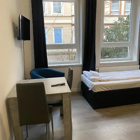 Modernes Apartment Mit 2 Schlafzimmern Und Privatparkplatz Nahe Innenstadt Neumuenster Exterior photo