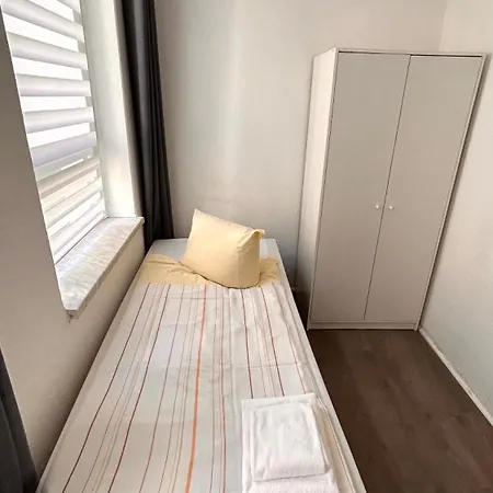 Modernes Apartment Mit 2 Schlafzimmern Und Privatparkplatz Nahe Innenstadt Neumuenster Exterior photo