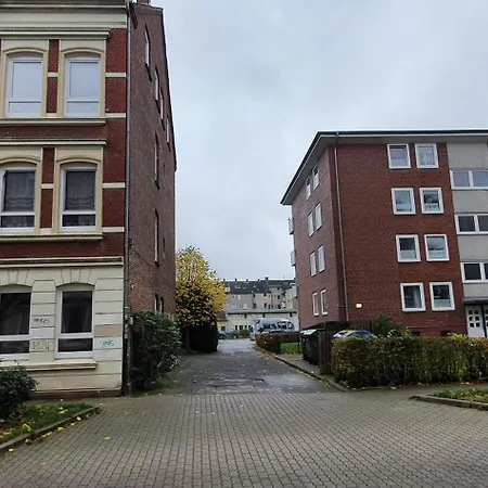 Modernes Apartment Mit 2 Schlafzimmern Und Privatparkplatz Nahe Innenstadt Neumuenster Exterior photo