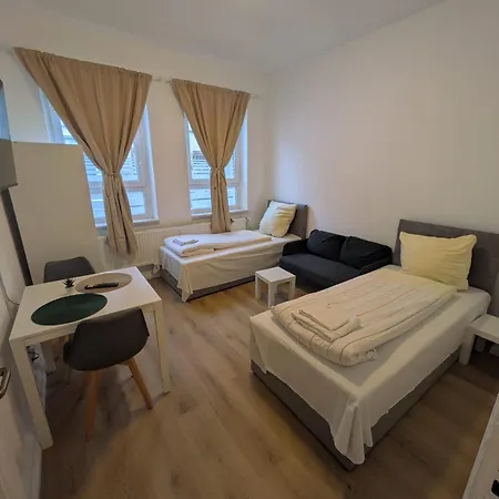 Modernes Apartment Mit 2 Schlafzimmern Und Privatparkplatz Nahe Innenstadt Neumuenster Exterior photo