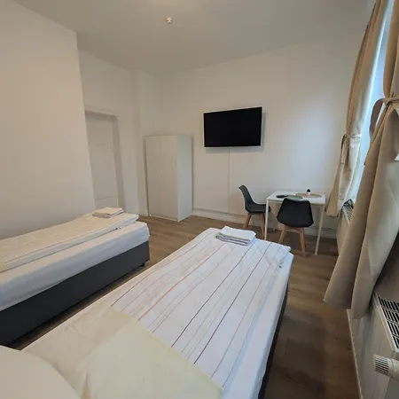 Modernes Apartment Mit 2 Schlafzimmern Und Privatparkplatz Nahe Innenstadt Neumuenster Exterior photo