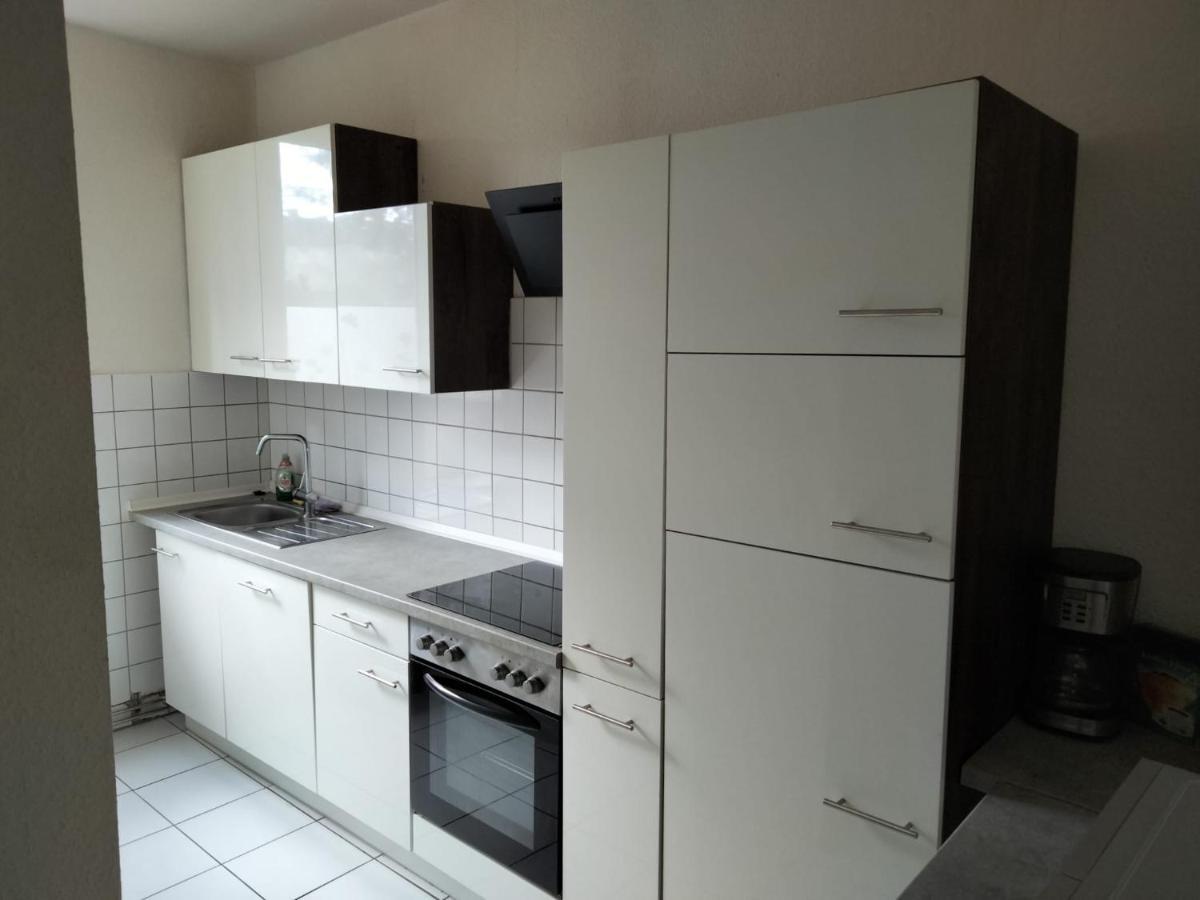 Modernes Mit 2 Schlafzimmern Und Privatparkplatz Nahe Innenstadt Apartment Neumuenster
