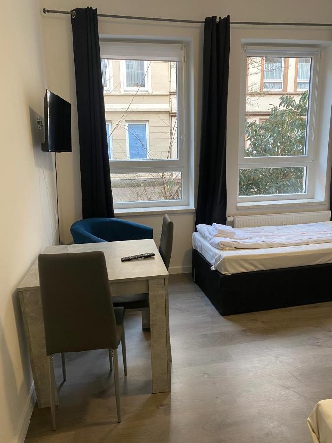 Modernes Mit 2 Schlafzimmern Und Privatparkplatz Nahe Innenstadt Apartment *