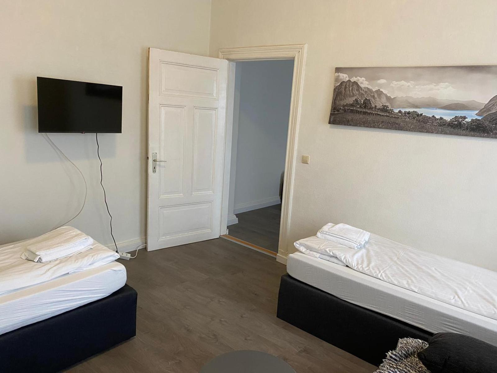 Modernes Mit 2 Schlafzimmern Und Privatparkplatz Nahe Innenstadt Apartment