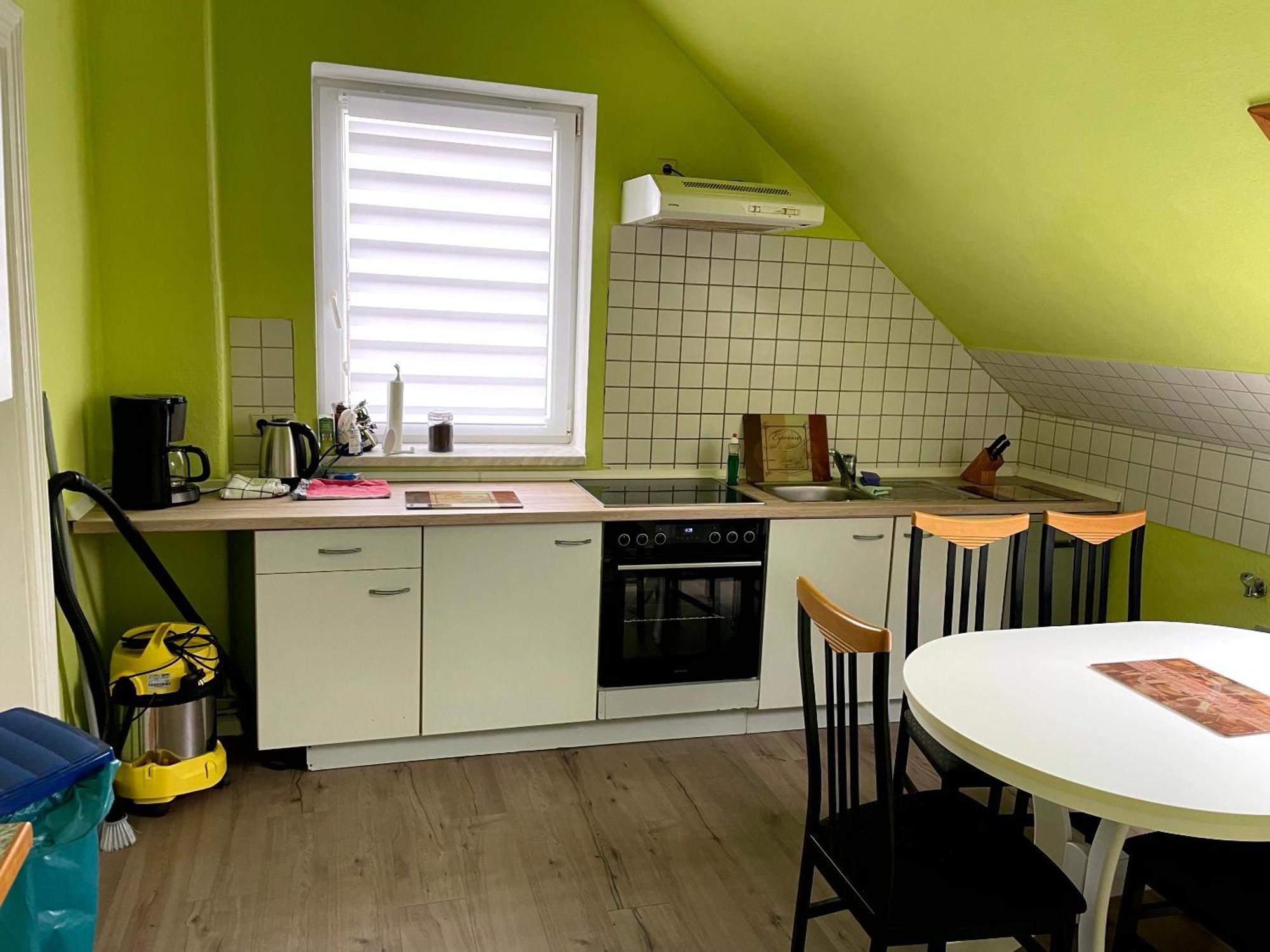 Modernes Mit 2 Schlafzimmern Und Privatparkplatz Nahe Innenstadt Apartment Neumuenster