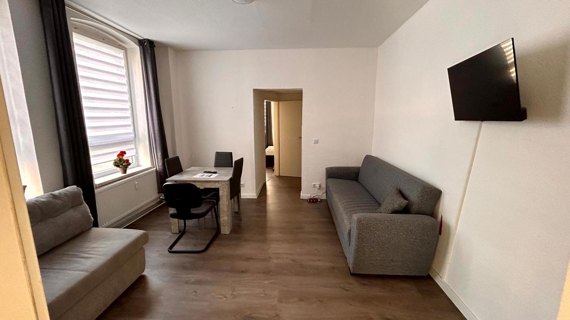 Modernes Mit 2 Schlafzimmern Und Privatparkplatz Nahe Innenstadt Apartment *