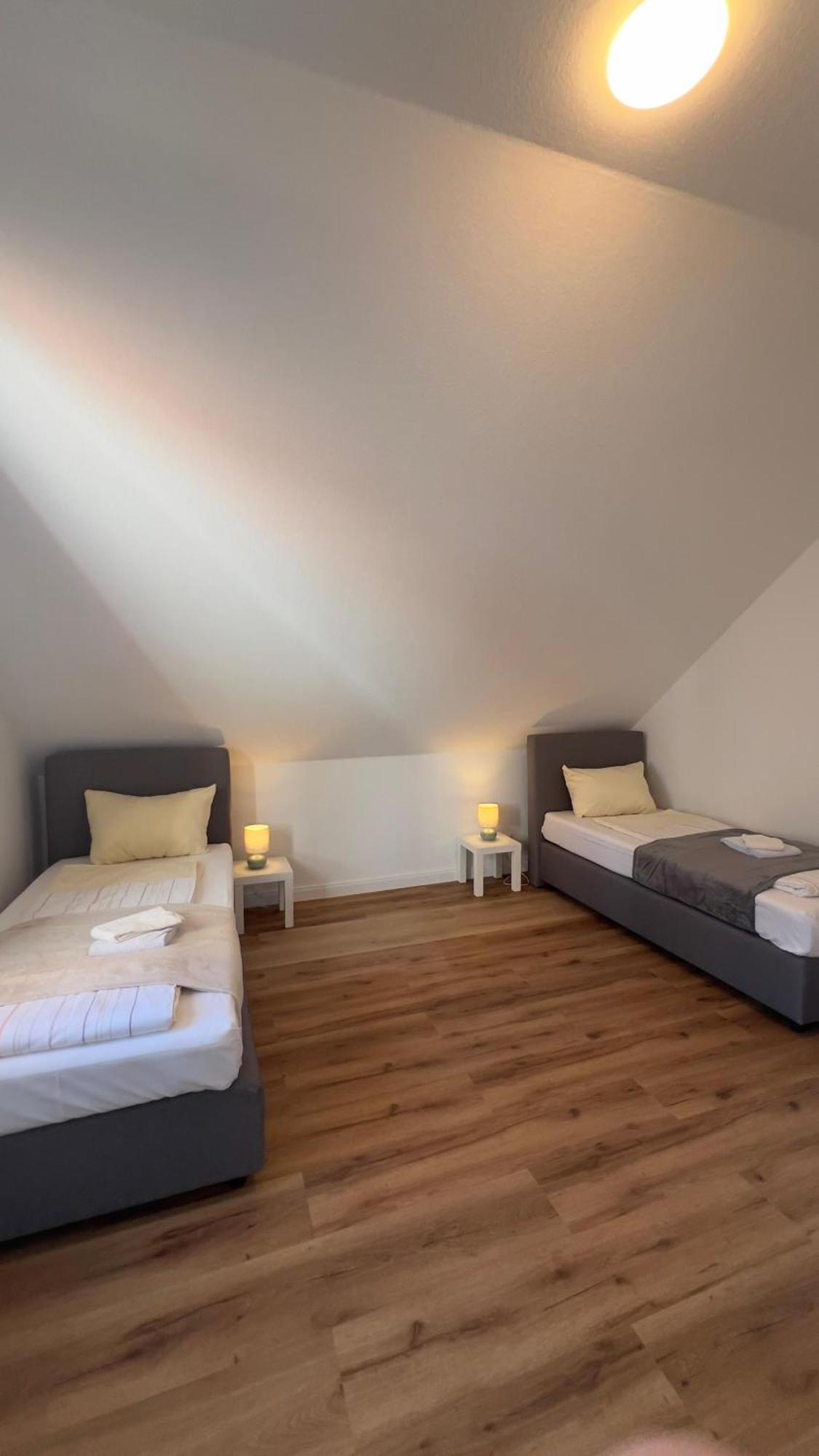 Modernes Mit 2 Schlafzimmern Und Privatparkplatz Nahe Innenstadt * Neumuenster